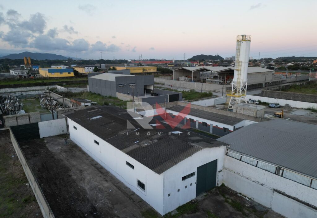 Galpão no bairro Chácaras Cibratel em Itanhaém lado morro