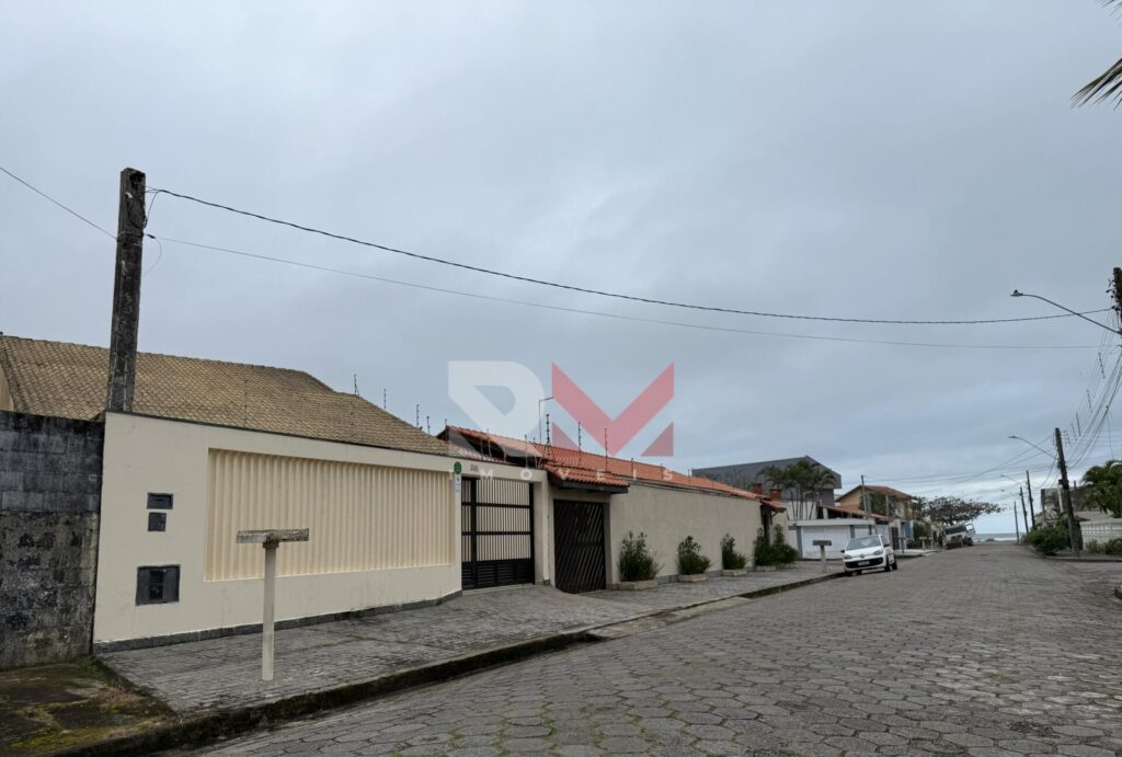 Terreno apena 200 metros da praia no Satélite um dos melhores bairros de Itanhaém