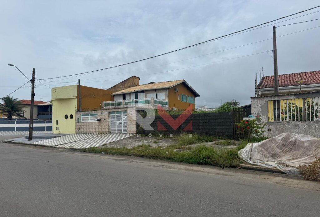 Terreno de frente á praia no bairro Jamaica em Itanhaém/Sp