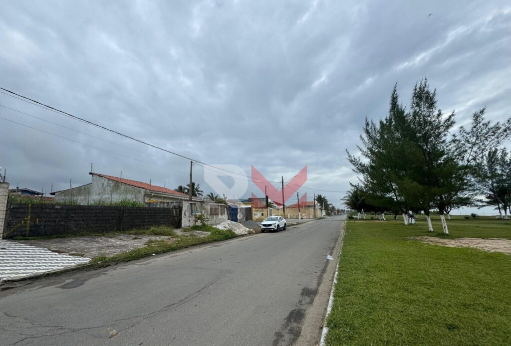 Terreno de frente á praia no bairro Jamaica em Itanhaém/Sp