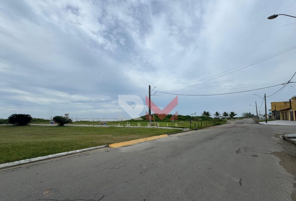 Terreno de frente á praia no bairro Jamaica em Itanhaém/Sp