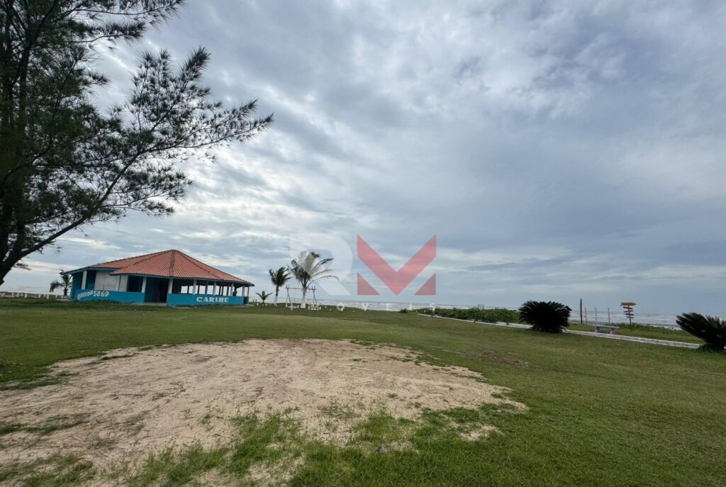 Terreno de frente á praia no bairro Jamaica em Itanhaém/Sp