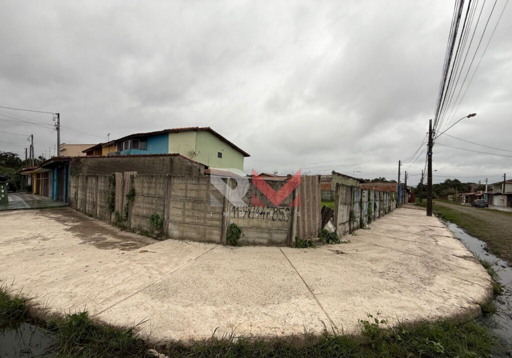 Terreno localizado no bairro Cibratel em Itanhaém/Sp