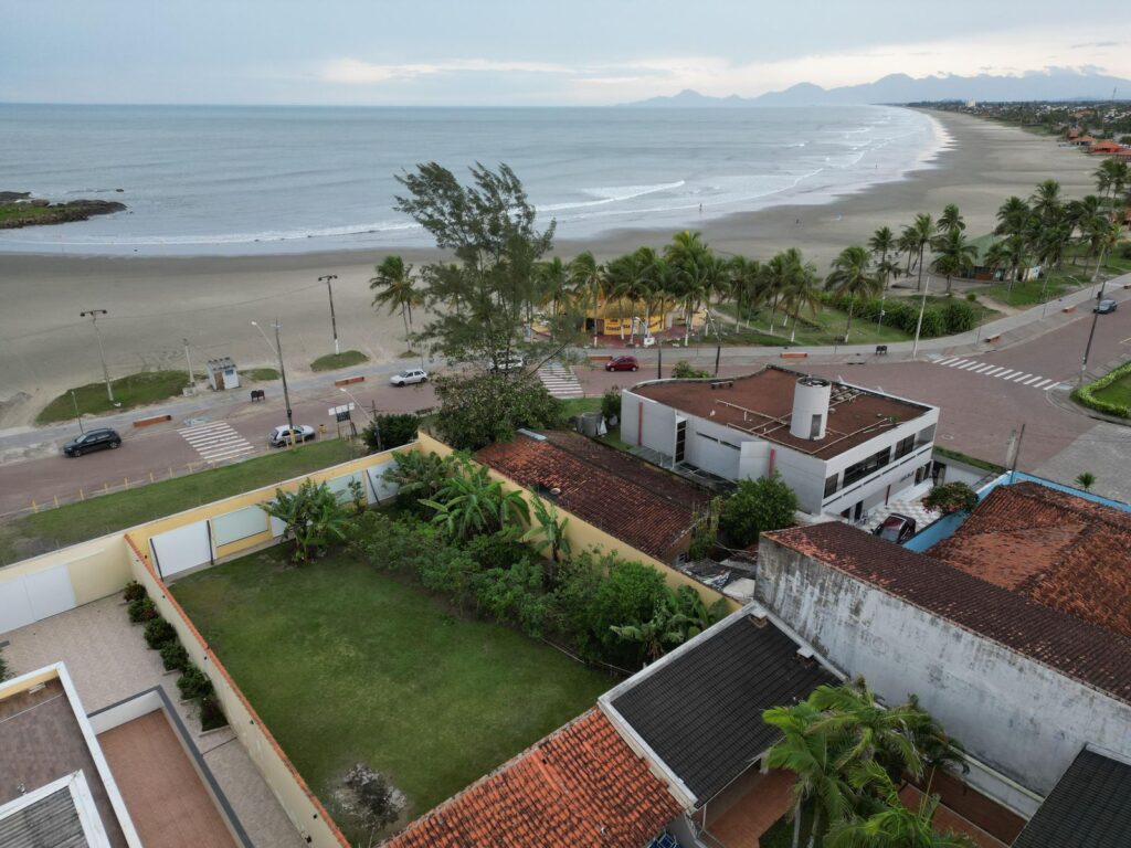 Terreno em frente a praia no bairro Cibratel  Itanhaém/Sp