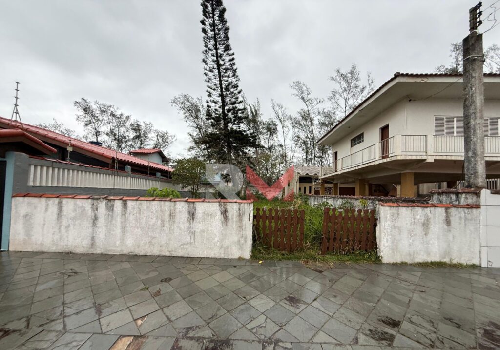 Terreno e casa no bairro Santa Julia em Itanhaém/Sp