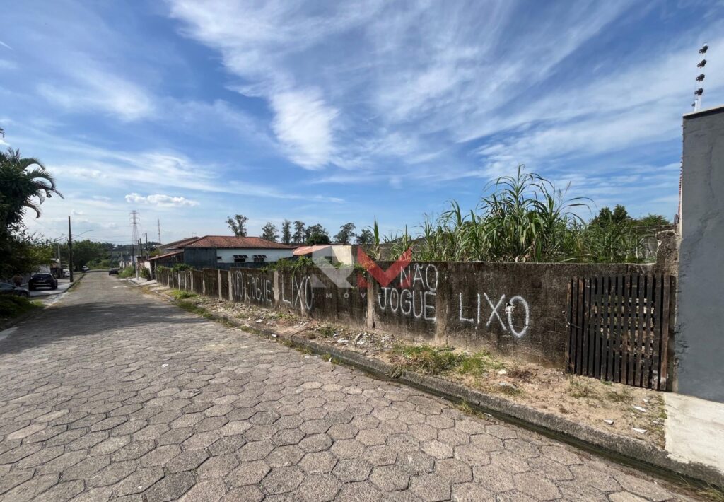 Terreno no bairro Jardim Corumbá em Itanhaém/Sp