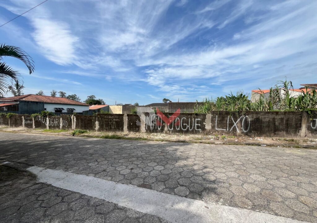 Terreno no bairro Jardim Corumbá em Itanhaém/Sp