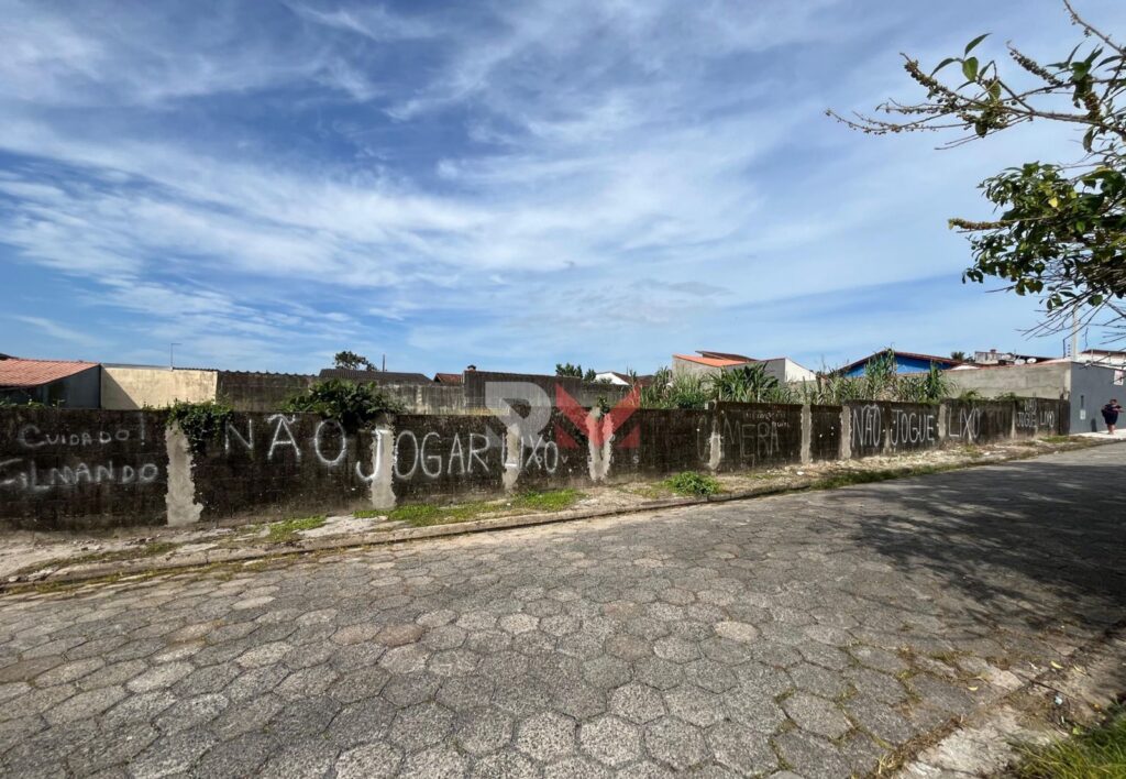 Terreno no bairro Jardim Corumbá em Itanhaém/Sp