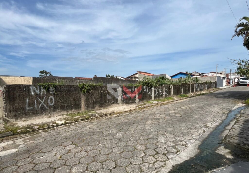 Terreno no bairro Jardim Corumbá em Itanhaém/Sp