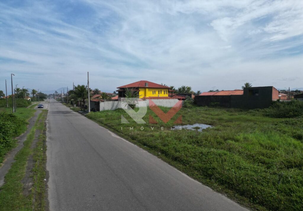 Terreno em ótima localização na cidade de Itanhaém, no bairro Jardim Diplomata