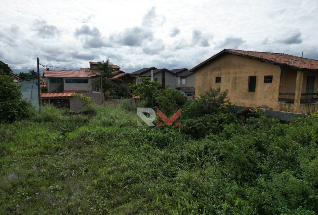 Terreno em frente a praia localizado no bairro Tupy em Itanhaém/Sp