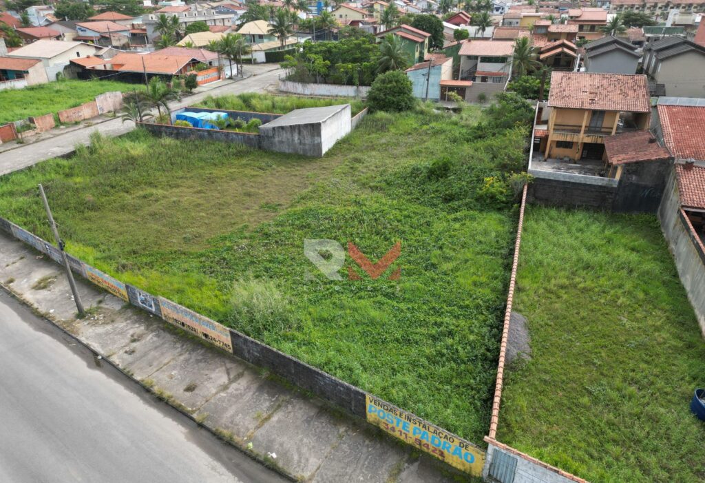 Terreno em frente a praia localizado no bairro Tupy em Itanhaém/Sp