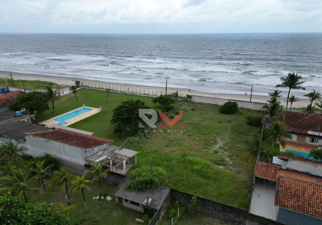 Área frente a praia bem localizada no Centro de Itanhaém/Sp