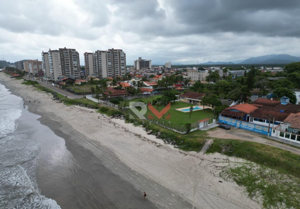 Área frente a praia bem localizada no Centro de Itanhaém/Sp
