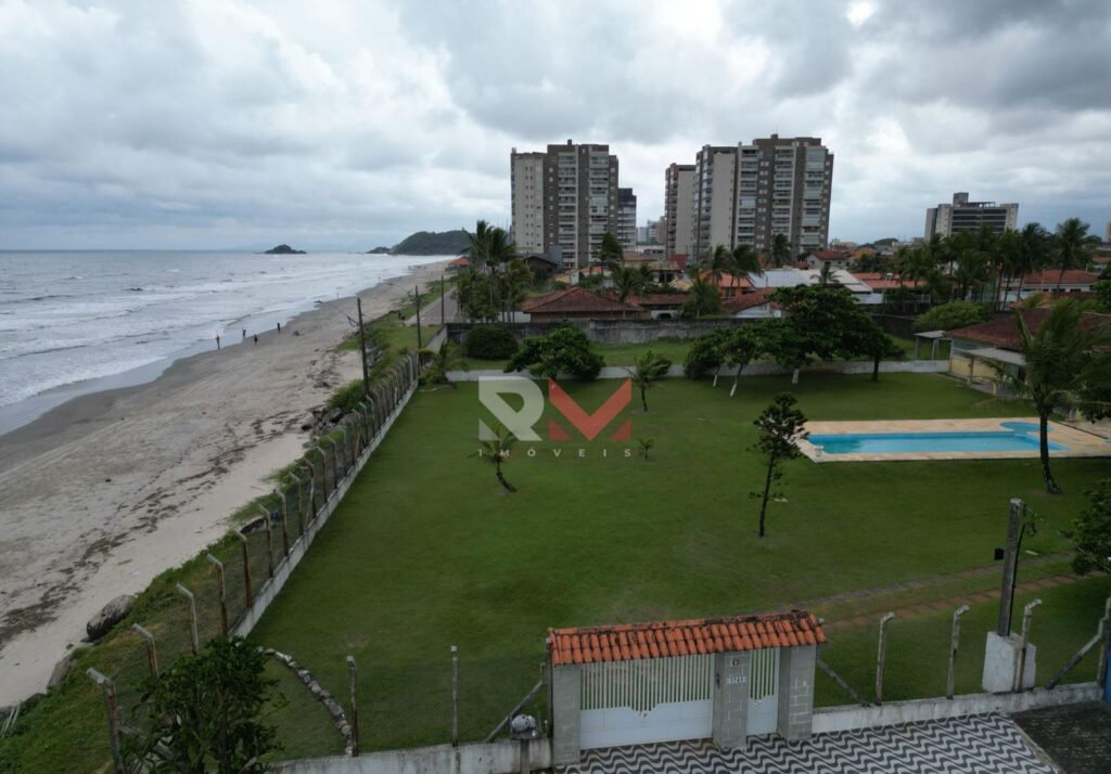 Área frente a praia bem localizada no Centro de Itanhaém/Sp