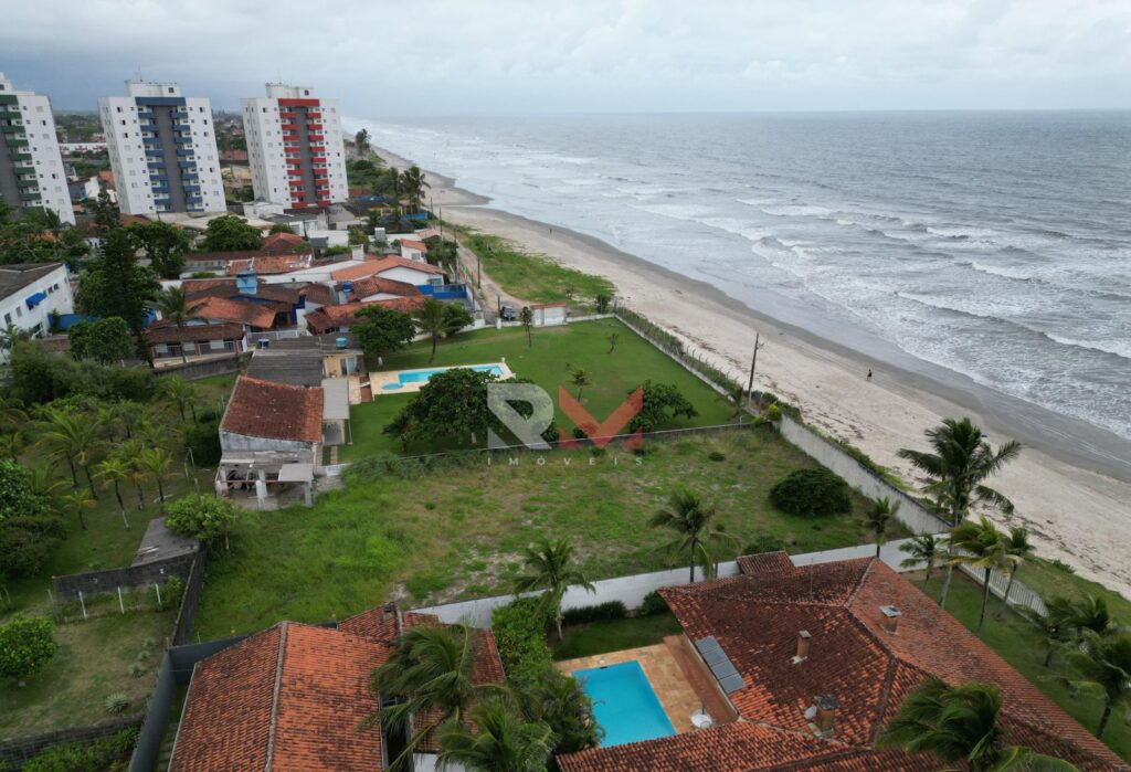 Área frente a praia bem localizada no Centro de Itanhaém/Sp