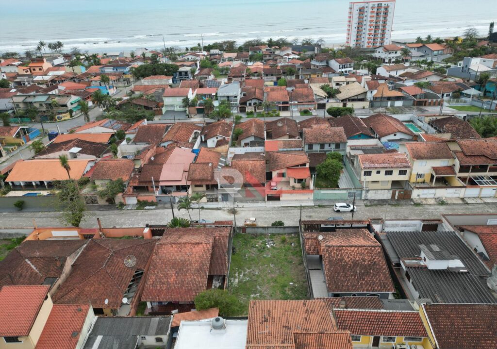 Terreno em frente a praia para isolada no bairro Jardim Suarão em Itanhaém/Sp