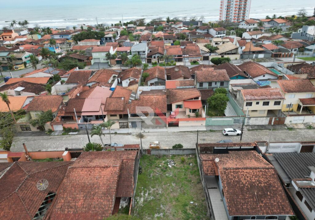 Terreno em frente a praia para isolada no bairro Jardim Suarão em Itanhaém/Sp