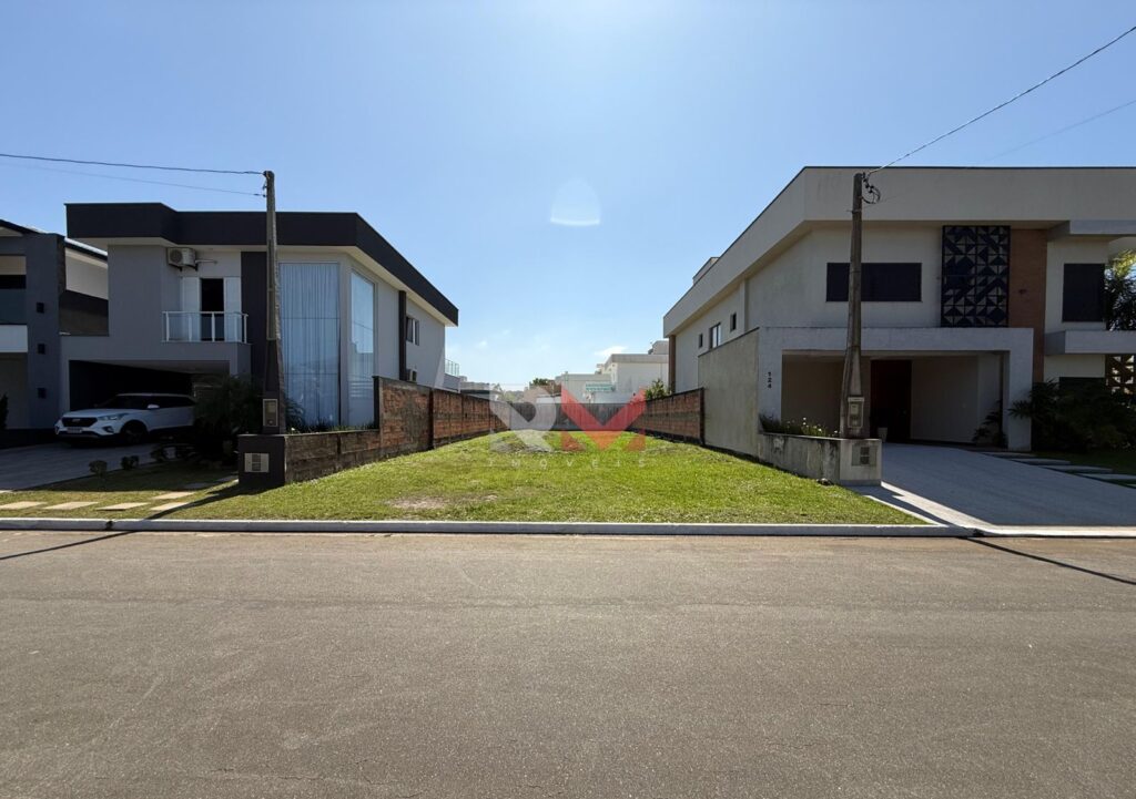 Terreno em ótima localização em condomínio no bairro Guacyra Itanhaém/Sp
