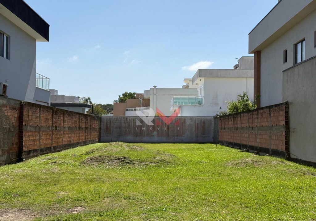 Terreno em ótima localização em condomínio no bairro Guacyra Itanhaém/Sp