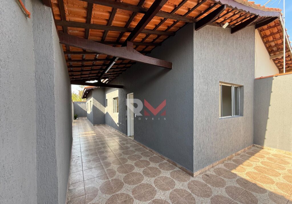Casa apenas 600 metros da praia no bairro Florida Mirim em Mongaguá/Sp