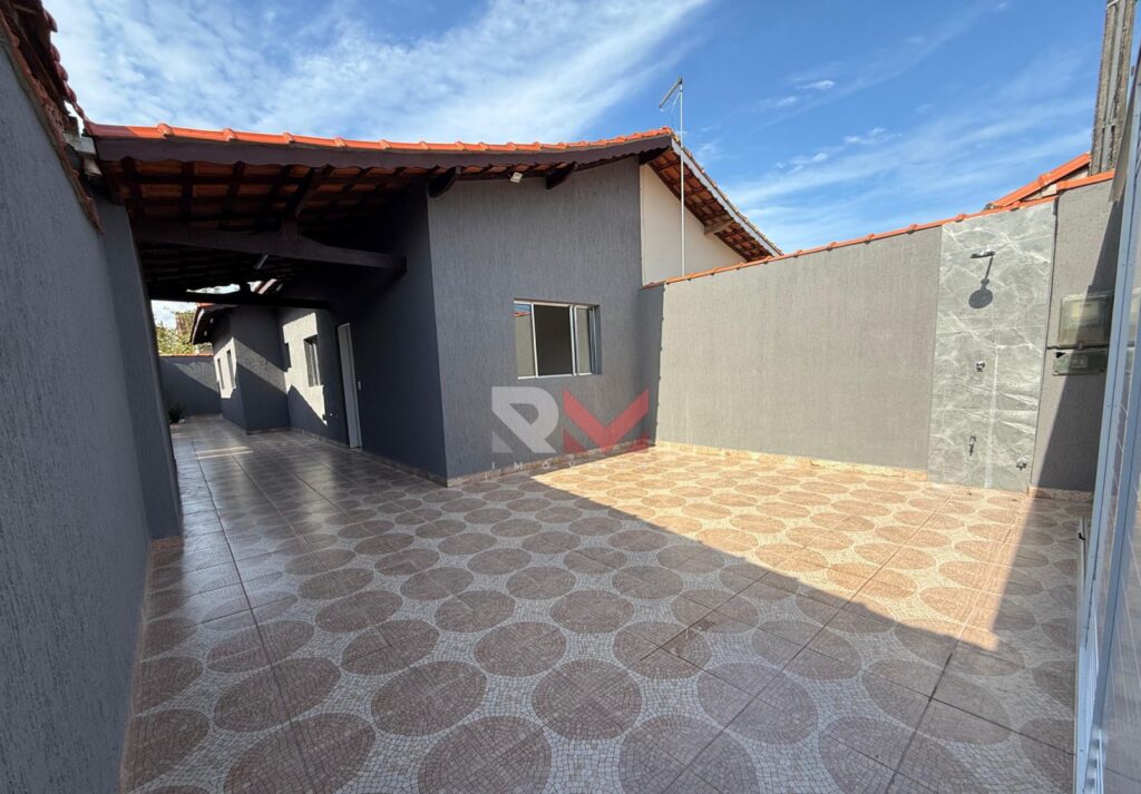 Casa apenas 600 metros da praia no bairro Florida Mirim em Mongaguá/Sp