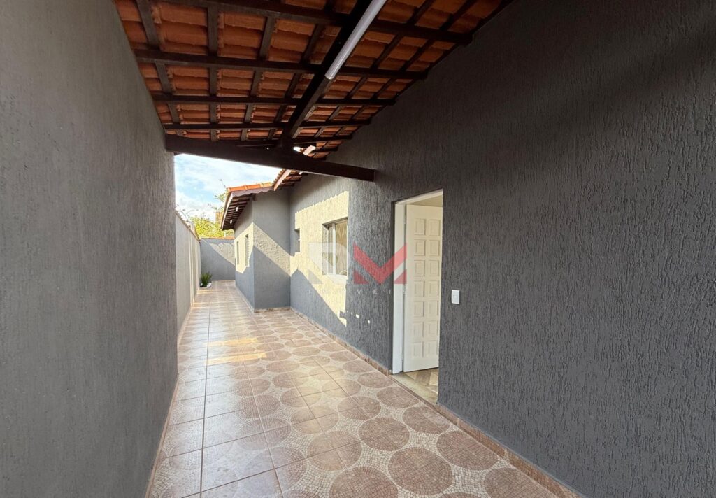 Casa apenas 600 metros da praia no bairro Florida Mirim em Mongaguá/Sp