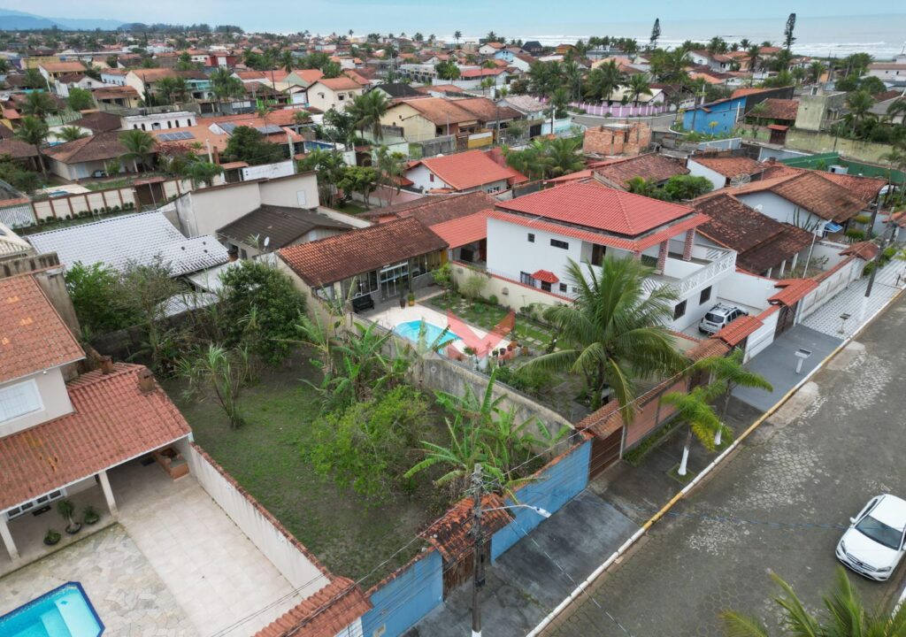 Terreno em frente a praia localizado no bairro Jardim Regina em Itanhaém/Sp