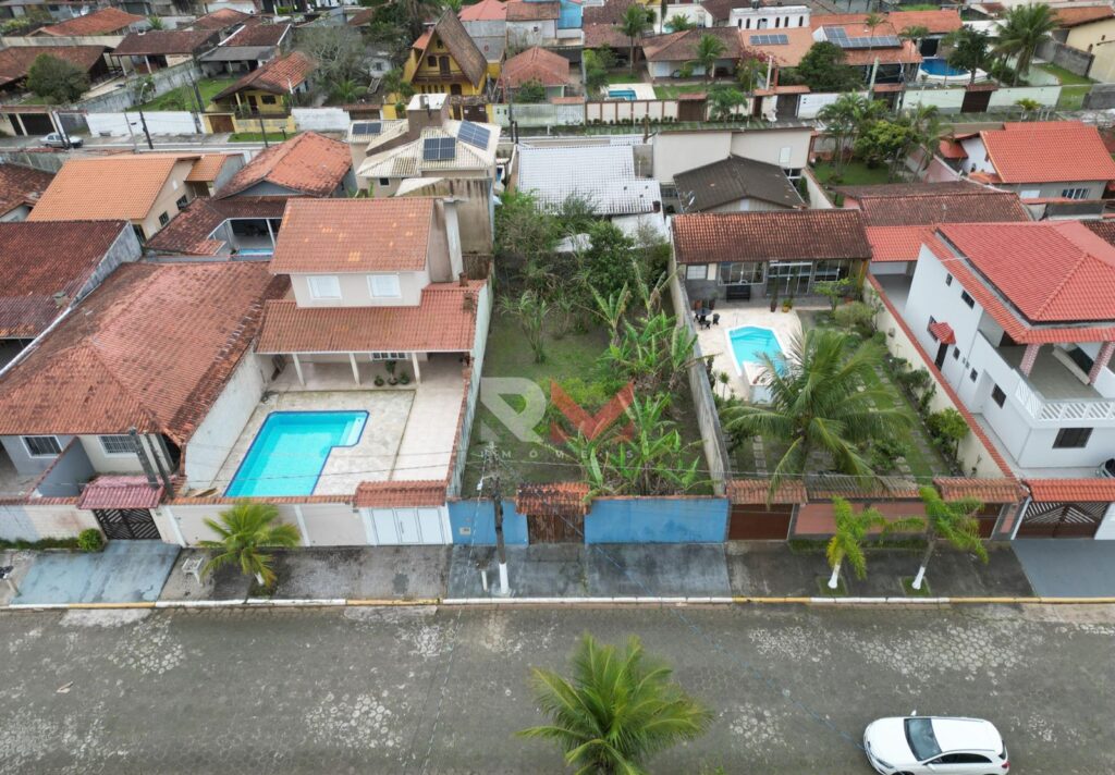 Terreno em frente a praia localizado no bairro Jardim Regina em Itanhaém/Sp