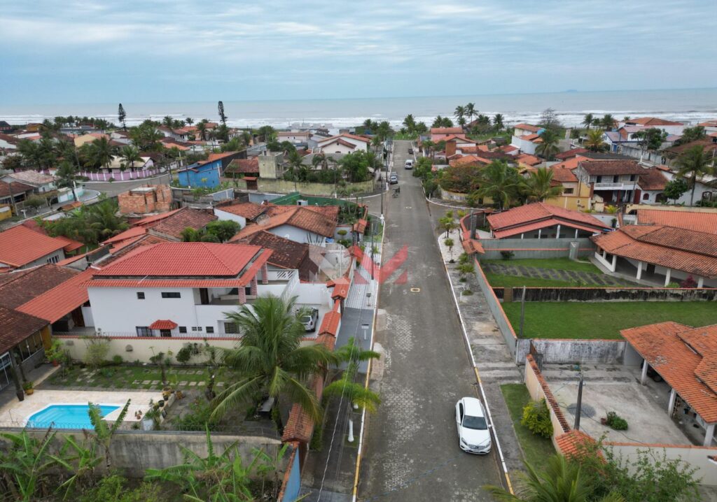 Terreno em frente a praia localizado no bairro Jardim Regina em Itanhaém/Sp