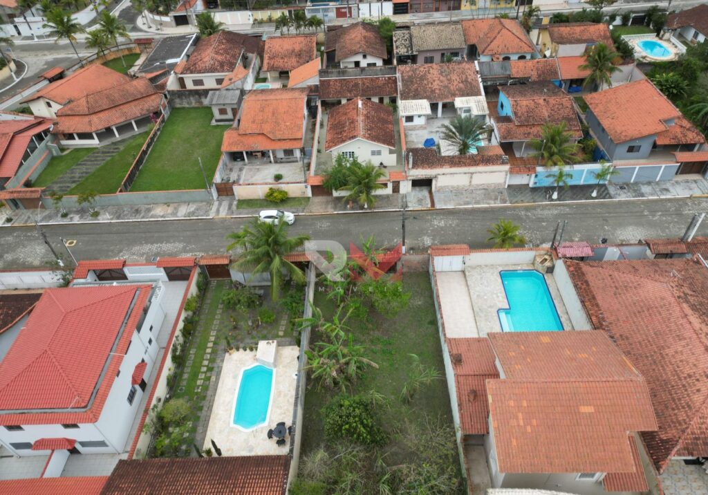 Terreno em frente a praia localizado no bairro Jardim Regina em Itanhaém/Sp