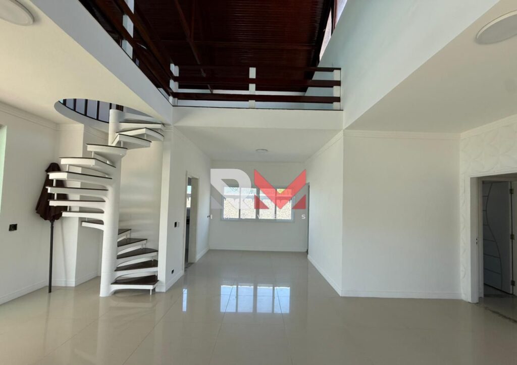 Casa em frente ao mar em ótima localização ao lado do  condomínio de luxo Belize