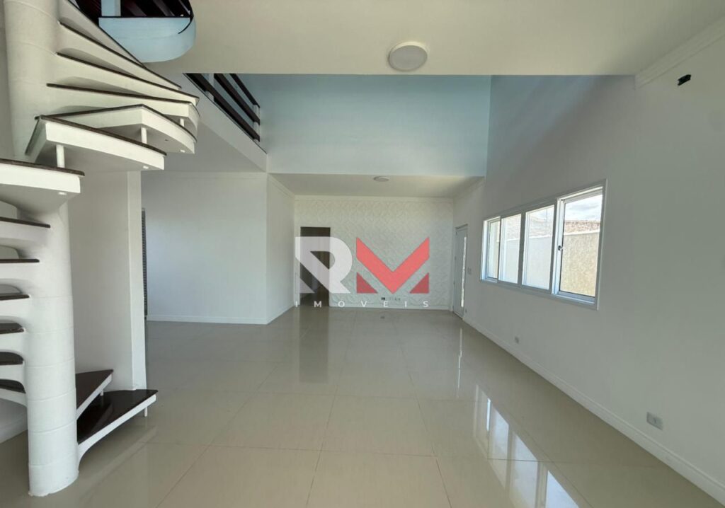 Casa em frente ao mar em ótima localização ao lado do  condomínio de luxo Belize