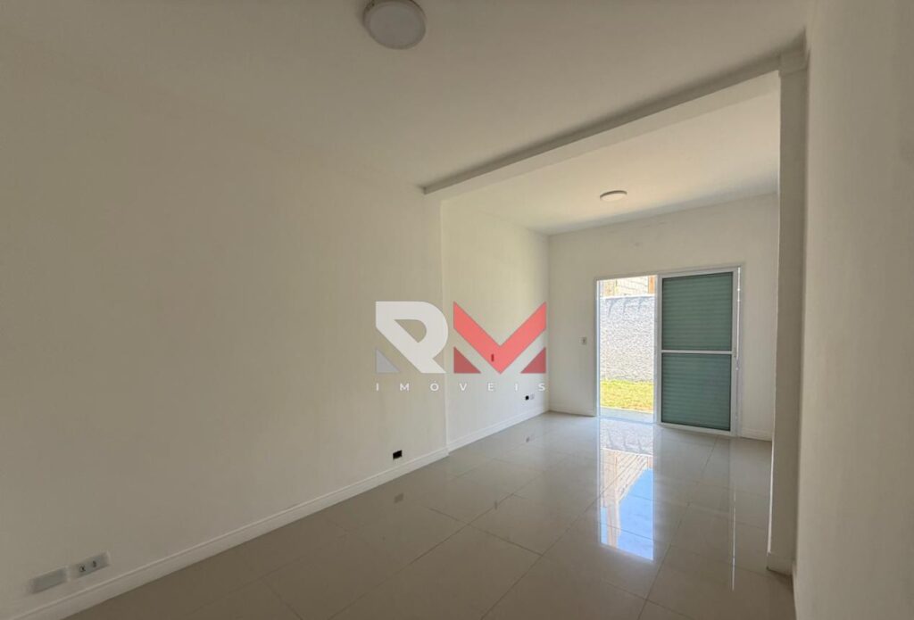 Casa em frente ao mar em ótima localização ao lado do  condomínio de luxo Belize