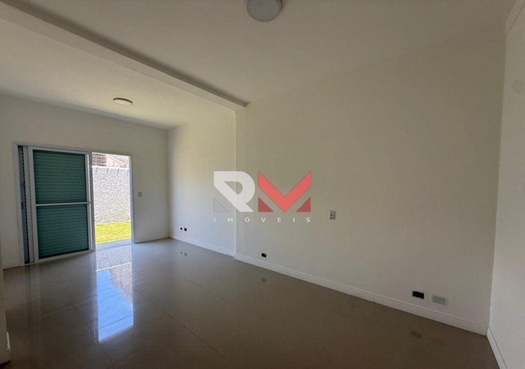 Casa em frente ao mar em ótima localização ao lado do  condomínio de luxo Belize
