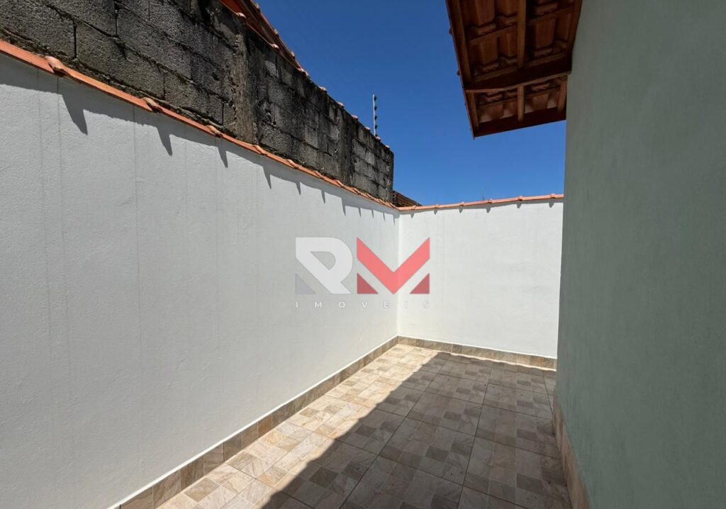 Casa geminada com piscina em no bairro Lindomar em Itanhaém/Sp