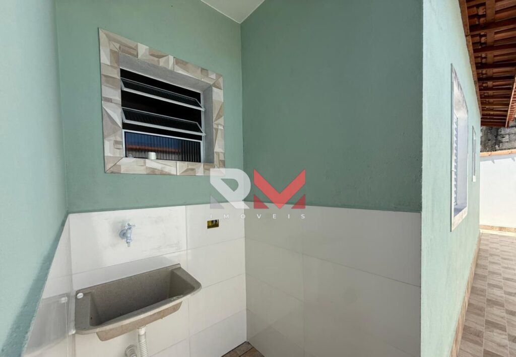 Casa geminada com piscina em no bairro Lindomar em Itanhaém/Sp