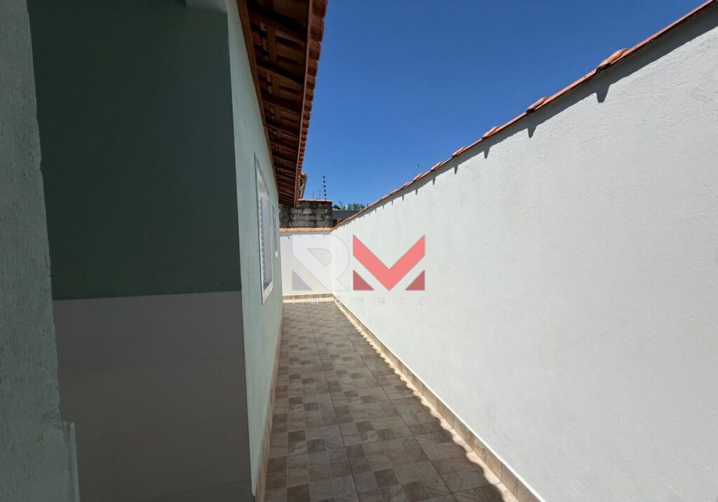 Casa geminada com piscina em no bairro Lindomar em Itanhaém/Sp