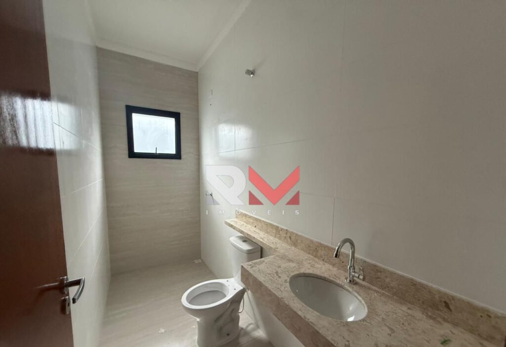 Casa a uma quadra do mar localizada no bairro suarão em Itanhaém/Sp
