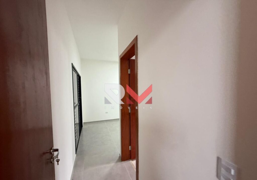 Casa a uma quadra do mar localizada no bairro suarão em Itanhaém/Sp