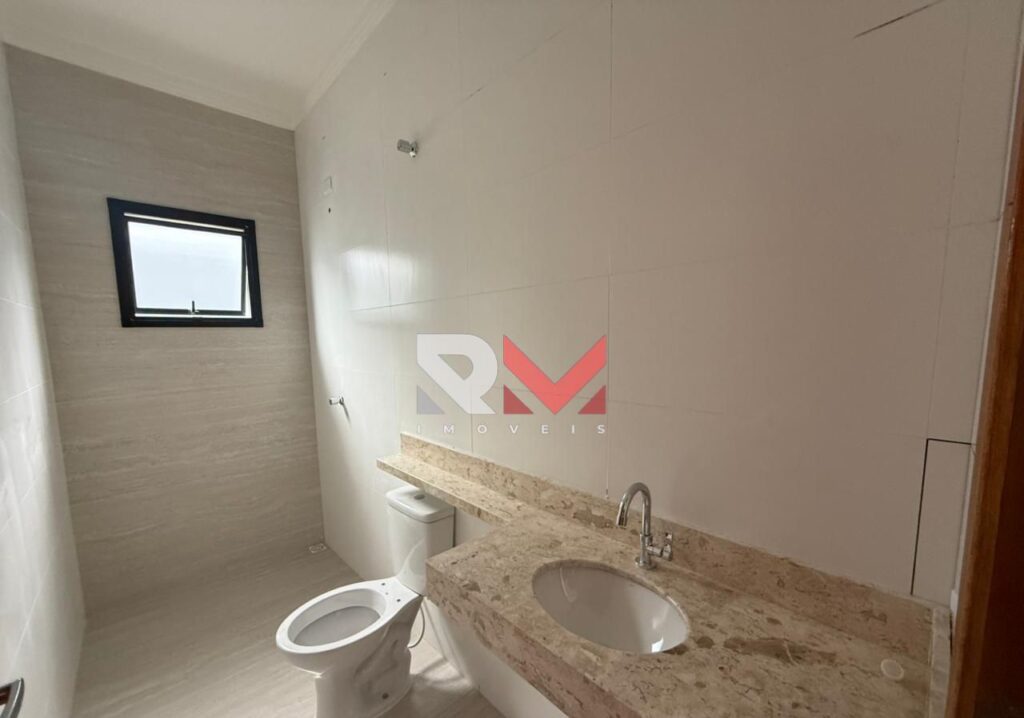Casa a uma quadra do mar localizada no bairro suarão em Itanhaém/Sp