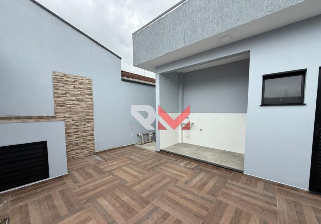 Casa a uma quadra do mar localizada no bairro suarão em Itanhaém/Sp