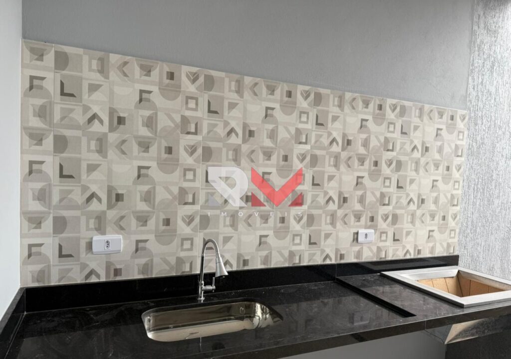 Casa a uma quadra do mar localizada no bairro suarão em Itanhaém/Sp