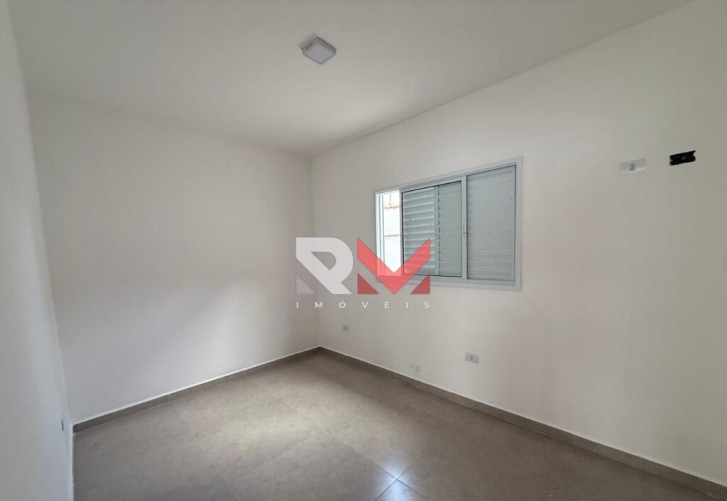 Casa com piscina a 800 metros da praia no bairro Bopiranga em Itanhaém/Sp