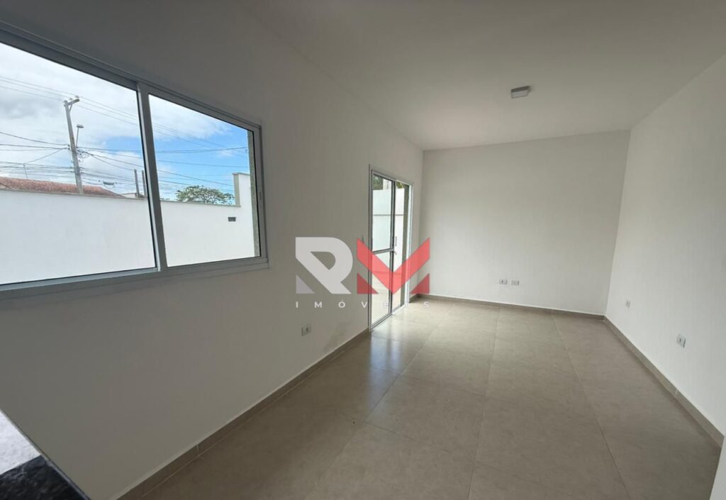 Casa com piscina a 800 metros da praia no bairro Bopiranga em Itanhaém/Sp