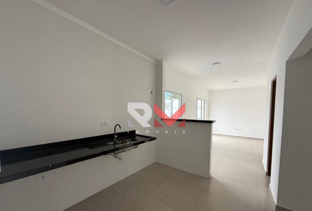 Casa com piscina a 800 metros da praia no bairro Bopiranga em Itanhaém/Sp