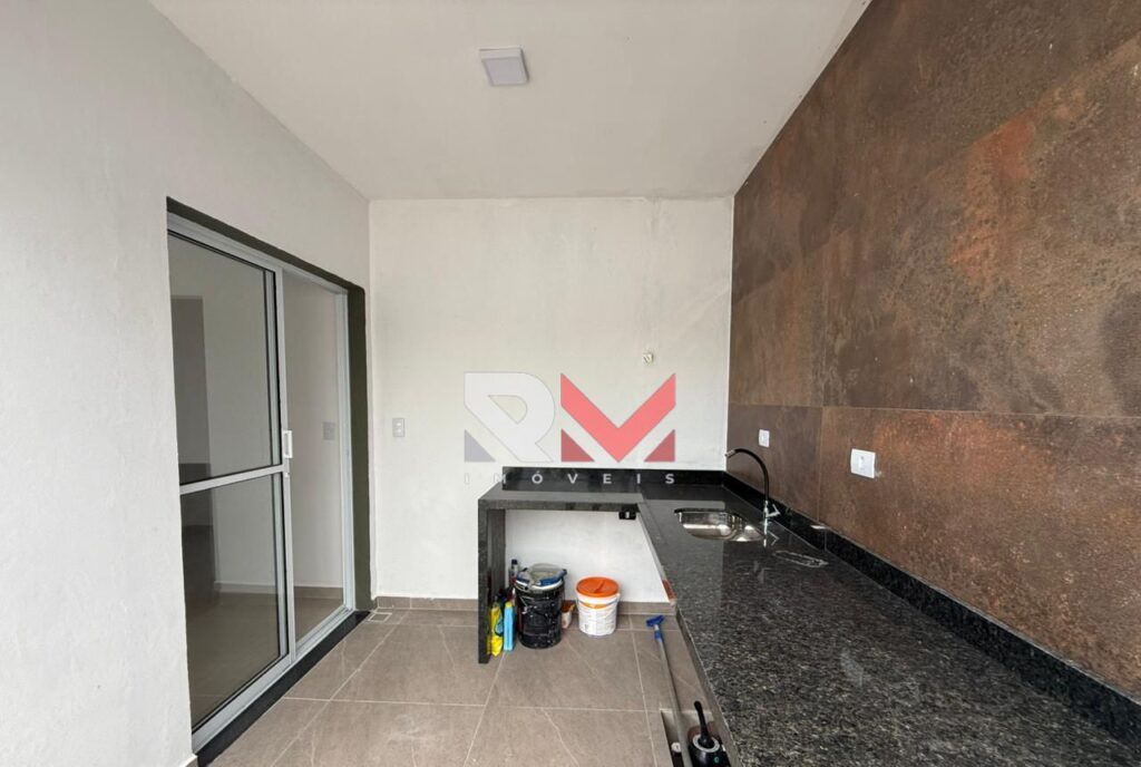 Casa com piscina a 800 metros da praia no bairro Bopiranga em Itanhaém/Sp