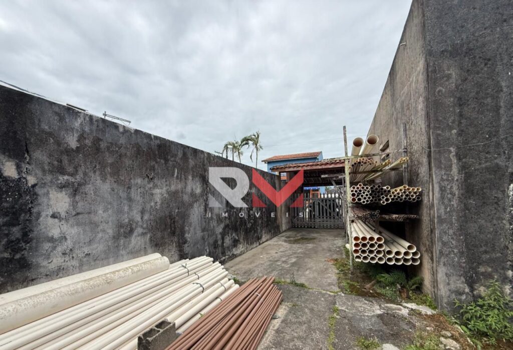 Casa localizada no bairro Grandesp em Itanhaém/Sp