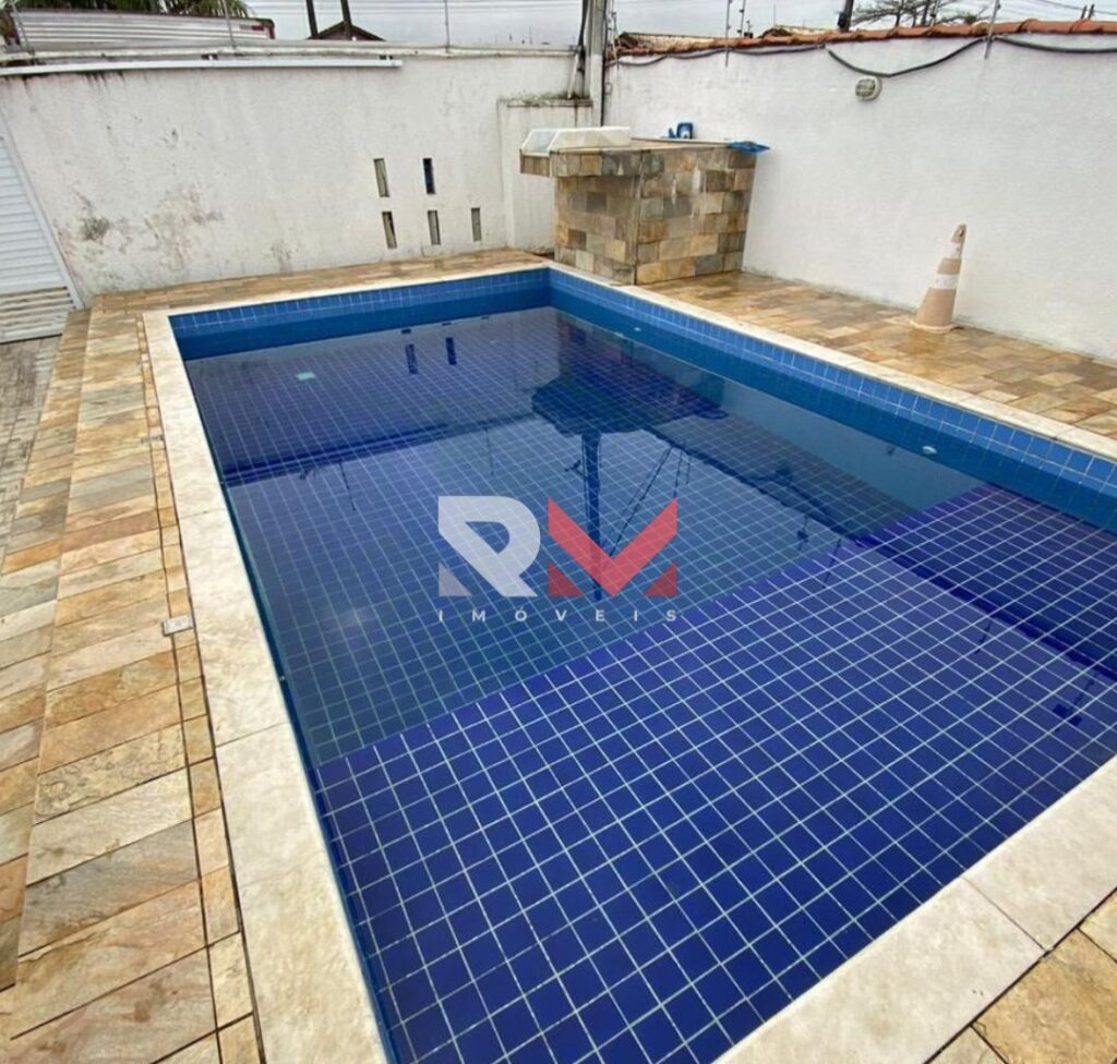 Casa localizada no bairro Cibratel 2 com piscina em Itanhaém/Sp