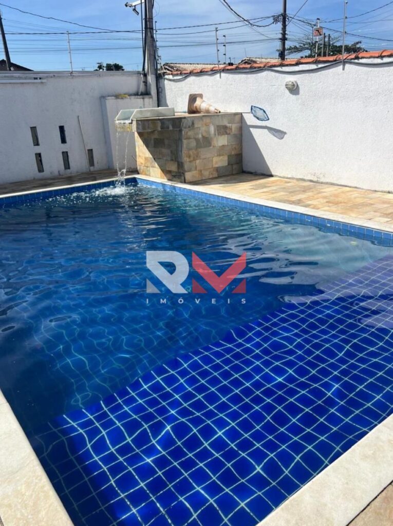 Casa localizada no bairro Cibratel 2 com piscina em Itanhaém/Sp